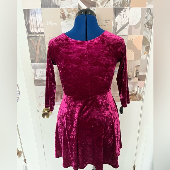 Velvet dress - Picture 3 of 3